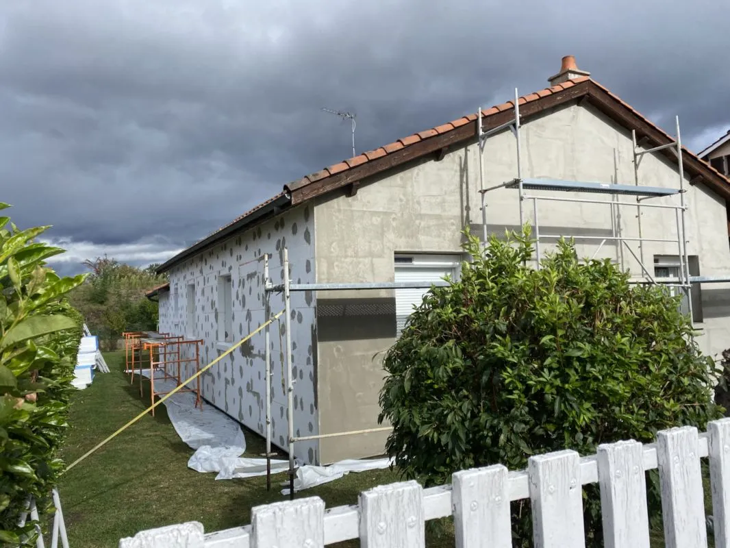 Façade pendant rénovation